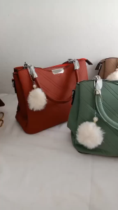 BJ21933 - BLACK/BROWN/GREEN/KHAKI/PINK/RED - TAS SLEMPANG JINJING TOTEBAG HANDBAG FREE POM POM TAS WANITA FASHION IMPORT MODIS ELEGAN TERMURAH TERLARIS TERBARU TAS BATAM LT1059 CR7491 totebag tas JT1933 GT1862 BQ3358