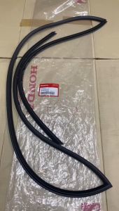 ORIGINAL HONDA JAZZ GD SAA FRONT WINDSCREEN MOULDING RUBBER/ GETAH CERMIN BESAR DEPAN WINDSCREEN RUBBER 73150-SAE-T01