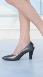 Pierre Cardin รองเท้าผู้หญิง รองเท้าส้นสูง รองเท้าส้นสูงทรง Pump นุ่มสบาย ผลิตจากหนังแท้ สีบรอนซ์ทอง ไซส์ 36 37 38 39 40 รุ่น 23WD314