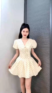 Đầm tểu thư mặc hè váy ngắn xinh đầm Mango ngắn chấm bi tay bồng Tùng xếp ly có quần trong dễ thương