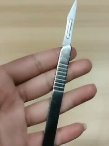 ด้ามมีดผ่าตัดสแตนเลส (Stainless Steel) เป็นเบอร์ 3, 4 หรือ 1 ชิ้น จำนวน 1 ด้วย