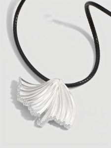 French Wave Pattern & Lightweight Luxury Pendant: A Guide to Minimalist Jewelry