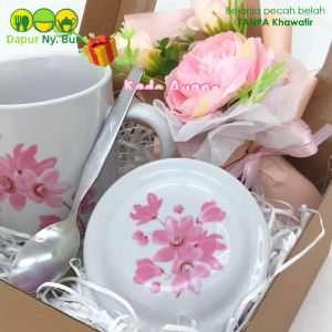 Gift Box Set Gelas Mug Tutup Sendok Teh & Buket Mini