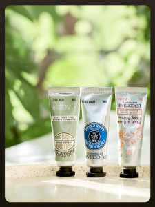 Loccitane | Moisturizing and Anti-Cracking Hand Cream 10ml