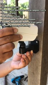 Lampu Solar Model CCTV Lampu Dinding Tenaga Surya Solar Panel 77 Led Dengan Remote-lampu tenaga surya lampu taman utdoor anti air LED lentera dekoratif untuk taman halaman anti maling