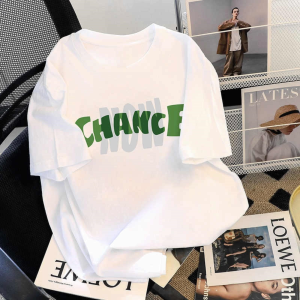 T-Shirt Wanita Lengan Pendek Motif Huruf - Katun Es Tipis Premium Tren 2025 Desain Korea Streetwear Oversize Slim Fit Baju Kasual Kerah Bulat Serba Cocok Gaya Harajuku Eksklusif Ukuran Besar Mode Perempuan OOTD Kantor Menyamarkan gemuk Tops