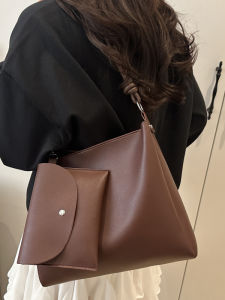 กระเป๋าถือทรงถังสะพายไหล่แบบยูนิเซ็กซ์สำหรับเดินทางในฤดูร้อนปี 2024 ความจุขนาดใหญ่ กระเป๋าถือแบบสะพายข้างแบบลำลองสำหรับทุกวัย