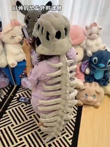 พร้อมส่ง🔥หมวกไดโนเสาร์ขนปุยโครงกระดูก หมวกไดโนเสาร์โครงกระดูก✨ ลู่ฮั่นสไตล์เดียวกัน!| ของเล่นแฟนซีตลก ชุดคอสเพลย์แฟนซีฮาโลวีน ถ่ายรูปสุดปัง | ของเล่นตลก ของขวัญโดนใจวัยรุ่น🎁