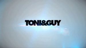 TONI&GUY แปรงไดร์กลม สำหรับไดร์ให้เส้นผมเรียบลื่น เรียงตัวสวยไม่พันกัน ขนแปรงเรียวนุ่มไม่บาดหนังศีรษะ เส้นรอบวงแกน 14 cm. – สีน้ำตาลอ่อน (TONI&GUY-14s)(VV2)