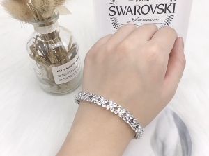 Her Jewellery Flowery Bracelet - Luxury Crystal Embellishments plated with 18K Gold