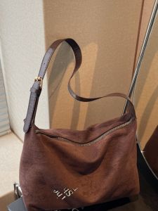 Fashionable Mat Finish Pillow Shaped Underarm Bag for Women Single Shoulder Crossbody Bag Trendy Winter 2024 Handbag