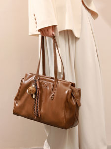 Hong Kong Versatile Travel Commuter Womens Tote Bag Large Capacity Nylon Lining Double Strap Zipper Closure Soft Leather