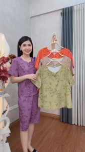 Bộ đồ lụa trung niên mặc nhà cho mẹ cổ trụ đính cúc tay ngắn quần lửng Món quà dành tặng cho mẹ ý nghĩa