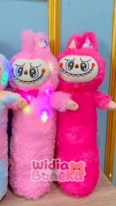 Guling Karakter Labubu Tinggi 55cm Pakai Lampu LED Untuk Anak Bahan Halus