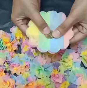 สำกับที่คุณค้นคว้า: กระดาษสาห่อเหรียญโปรยทาน (พร้อมยางรัดสีสวย) รุ่น100แผ่น/ถุง คละสี สีรุ้ง คละลาย ราคาถูก ราคาส่ง ใช้พับเหรียญโปรยทานงานบวช งานทำบุญ