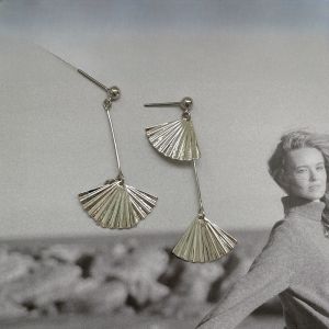 Elegant Chinese Style Asymmetric Fan Shaped Long Hoop Earrings Metal No Piercing Clip on High End Feel Fashion Jewelry