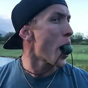 Kunyah Untuk Membentuk Jawline: Alat Pelatih Otot Rahang Terbaik