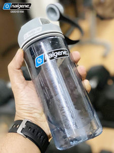 Nalgene Large Capacity Plastic Water Cup with Straw Portable Car Carrier for Men Food Grade Random Cup American Style Sport Scene