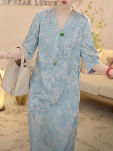 ชุดเดรสไหมสไตล์จีนใหม่ ชุดเดรสยาวทรงเอเอวสูง แขนยาว คอวี กระโปรงทรงเอ ชุดทำงานสไตล์ย้อนยุค ชุดเดรสไหมสไตล์จีน