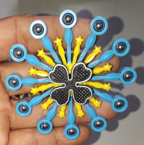 Một con quay spiner bằng nhựa và kim loại 12 cánh rất đẹp