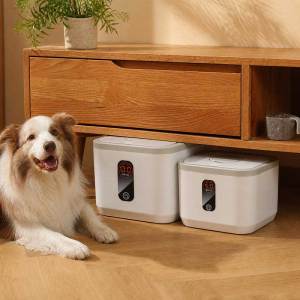 Teekland Automatic Sealed Pet Food Storage Container Moisture Insect Proof Airtight Dry Food Bin with Digital Capacity Display 2 Sizes 4kg / 7kg for Cat Dog Kibble