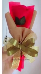 BUNGA BUCKET MAWAR FLANNEL TANGKAI SINGLE BOUQUET KAIN SPUNBOND DENGAN PITA UKURAN +/- 15 CM TERMURAH