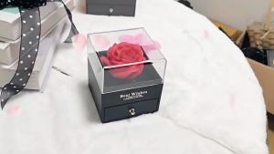 คุณค่าหญิง รูปแบบของ MICC แหวนคู่ 2 วัน พร้อมกล่องกุหลาบ แช่ แหวนคู่ มีกล่อง แหวนเพชรไม่ลอก กล่องของขวัญ แหวนคู่แต่งงาน หมอนที่น่าลอก แห้ง รูปแบบ Jewelry Ring สำหรับผู้หญิง คุณค่าสวย รูปแบบ M-SET-A