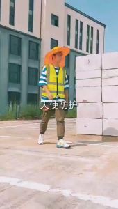 Topi Sunbrim Safety: Pelindung Sinar Matahari dan Panas Desain Nyaman untuk Helm Safety