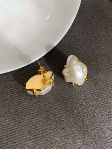 Cloud Baroque Pearl Earrings Womens New 2025 Luxury Large Resin Ear Jewelry round Face Suitable Fashionable Alloy Silver Gold