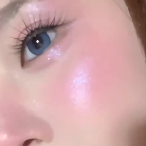 Gege Bear Multi-Functional Blush And Lip Gloss Cream Lip Gel Texture Youthful And Vibrant Long-Lasting Color Contains Highlighting Ingredients.