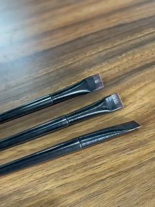 ARAFURA - ASHAIE Kuas Kontur Alis Eyeliner Eyebrow Brush 2 PCS - NB102
