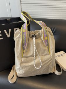 กระเป๋าผ้าใบลำลองความจุขนาดใหญ่สำหรับผู้หญิง กระเป๋าเป้สะพายหลังแบบทันสมัย กระเป๋าเป้สะพายหลังสไตล์เกาหลีสำหรับนักเรียนในวัยรุ่น