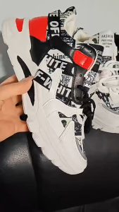 Sepatu Sneakers Olahraga New Model Motif Terbaru Original Premium Quality Style Korean Trendy Kekinian Sneakers Mens Shoes Running Jogging Outdoor Anti Slip Anti Licin Mesh Empuk Bernapas Ringan Nyaman Dipakai Sehari Hari - SR12