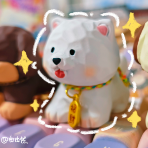 Cute Samoyed Dog Wooden Carving Keychain Themed Bag Ornament Attracting Wealth Key Holder Creative Gift Resin Material