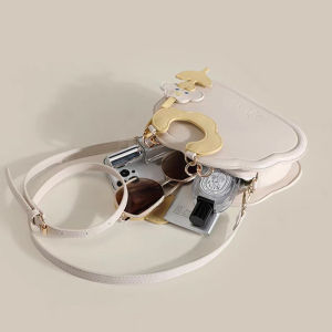 IELGY Niche all-match cream cloud cute messenger womens bag