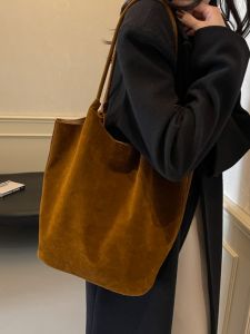 Mystique Retro Frosted Large Capacity Tote Bag Casual Versatile Mother-Child Bag Simple Design Magnetic Buckle Closure Soft PU Leather