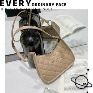 TKGirl งานฮอตฮิตเข้าใหม่พร้อมส่ง  กระเป๋าสะพายไหล่สไตล์เกาหลี งานดี สีสวยโทนมินิมอล พร้อมส่งหลายสี วัสดุอย่างดี น้ำหนักเบา สะพายง่าย เข้าได้กับทุกลุค พร้อมส่งมาก พิกัดในตะกร้าเลย