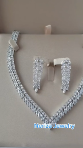 Neriza Jewelry/ เครื่องประดับเจ้าสาวเพชรสังเคราะห์ รับประกันประกายไฟเทียบเท่าเพชรแท้ จัดส่งพร้อมกล่อง NSW014