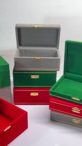 กล่องเก็บเครื่องประดับกล่องกล่องใส่เครื่องประดับกล่องคิ้วทองพื้นเรียบสีแดงกล่องใส่ทองแท่งคละแบบ