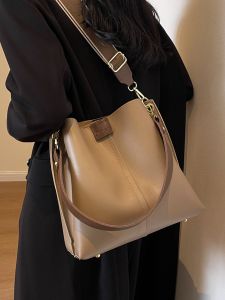 Fashionable Bucket Bag Womens Handbag Commuter Soft PU Leather Shoulder Bag Autumn Winter New Arrival Versatile High Quality