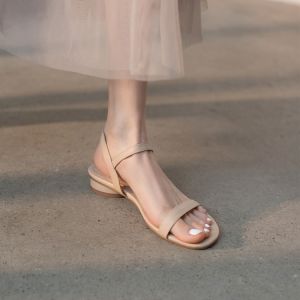 Giày Sandal Đế Thẳng Đa Năng Cho Nữ Mùa Hè 2025 Giày Dép Cổ Điển Bằng Da Dập Lưng Rộng Giày Dép Thoải Mái Cho Nữ