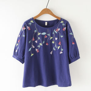 QXshop รุ่นนี้คือดีมากงานดีมีคุณภาพสุดๆ เสื้อคอกลมปักลายดอกไม้ น่ารักๆ ดีไซน์แขนจั๊มสวมใสสบายมากๆ ใครยังไม่มีต้องรีบแล้วนะ