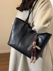 Fashionable Retro Large Capacity Womens Commuter Bag Single Shoulder Tote Bag Trendy Handbag Soft PU Leather Pure Color