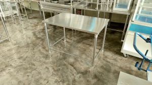 CMS โต๊ะทำงาน โต๊ะสแตนเลส ขนาด 70*110 มม. สูง 75 ซม. คาน ด้านข้าง ความหนา 1 มม