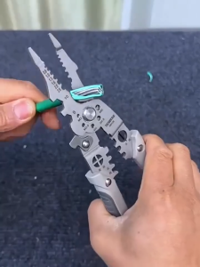 คัตเอาท์สายไฟ ดีไซน์ล่าสุด ทำจากสแตนเลสสามารถตัดลวดแข็งและอ่อนได้อเนกประสงค์สามารถใช้เป็นกุญแจได้จัดส่งจากประเทศไทย