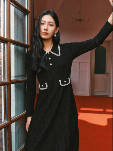 Koradior | Knitted Fitted Bead-Collar Long Sleeve Black Dress