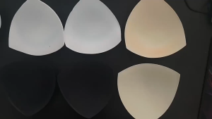 บราสามเหลี่ยม Padถ้วยสปอร์ตบราฟองน้ำชูดชั้น (มันนี้ไม่มีรอยต่อชูดโยคะ) เสริมสร้างหน้าอกปลอม ให้กับ Bra พร้อมเทียบประเภท