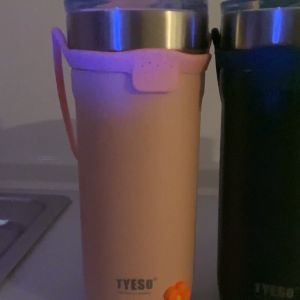TYESO ของแท้ ขนาด 710 ml แก้วเก็บอุณหภูมิ แถมซิลิโคนที่จับแบบหิ้ว รับประกันไอน้ำไม่เกาะ ขนาด 710 ml พร้อมส่งจากไทย