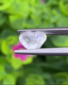 พลอย ขาว ไวท์ แซฟไฟร์ White Sapphire 2.85 กะรัต (Cts.) พลอยแท้ อัญมณีมงคลประจําวันเกิด เครื่องประดับพลอย