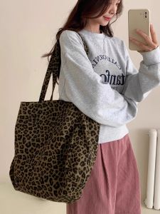 Retro Leopard Print Canvas Tote Bag Large Capacity Commuter Womens Bag Fashionable Korean Style Handbag Shopping Bag Shape